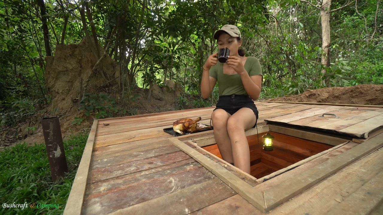 In just 32 days, a woman builds a completely self-sufficient underground wooden house, lives off the power grid, and creates a hidden refuge in nature.