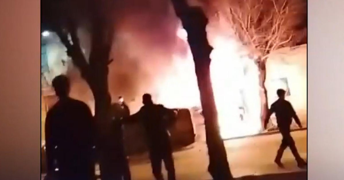 Trump says if Iran "kills peaceful protesters," the U.S. will "come to their rescue"