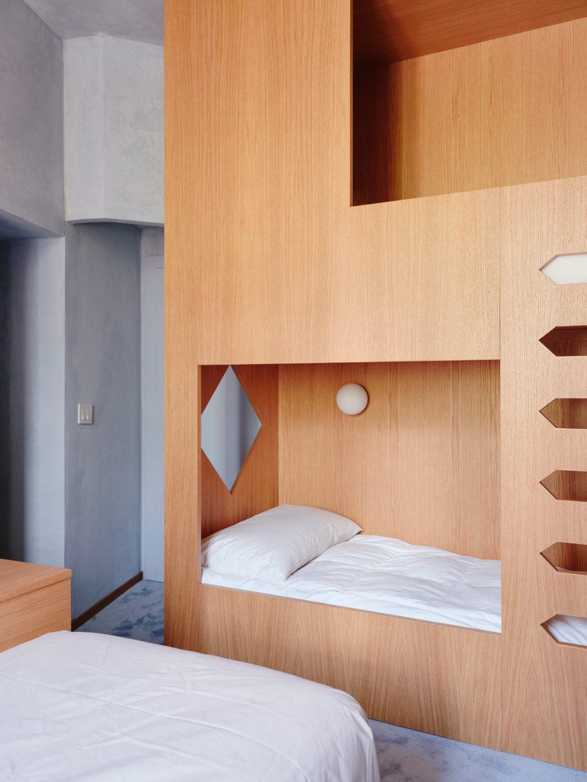 Bunk bed in Co.arch Studio apartment renovation in Mario Galvagni's Giomein