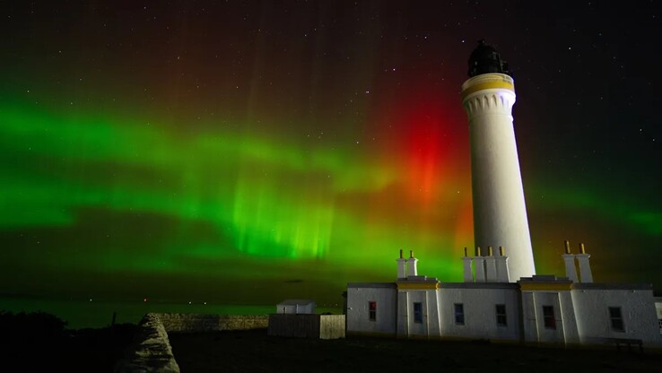 Auroras over Covesea Lighthouse, Scotland (Image credit: Scott Mellis via Space.com)
