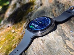 Samsung smartwatches are affected by the investigation (Image source: Benedikt Winkel, Notebookcheck)