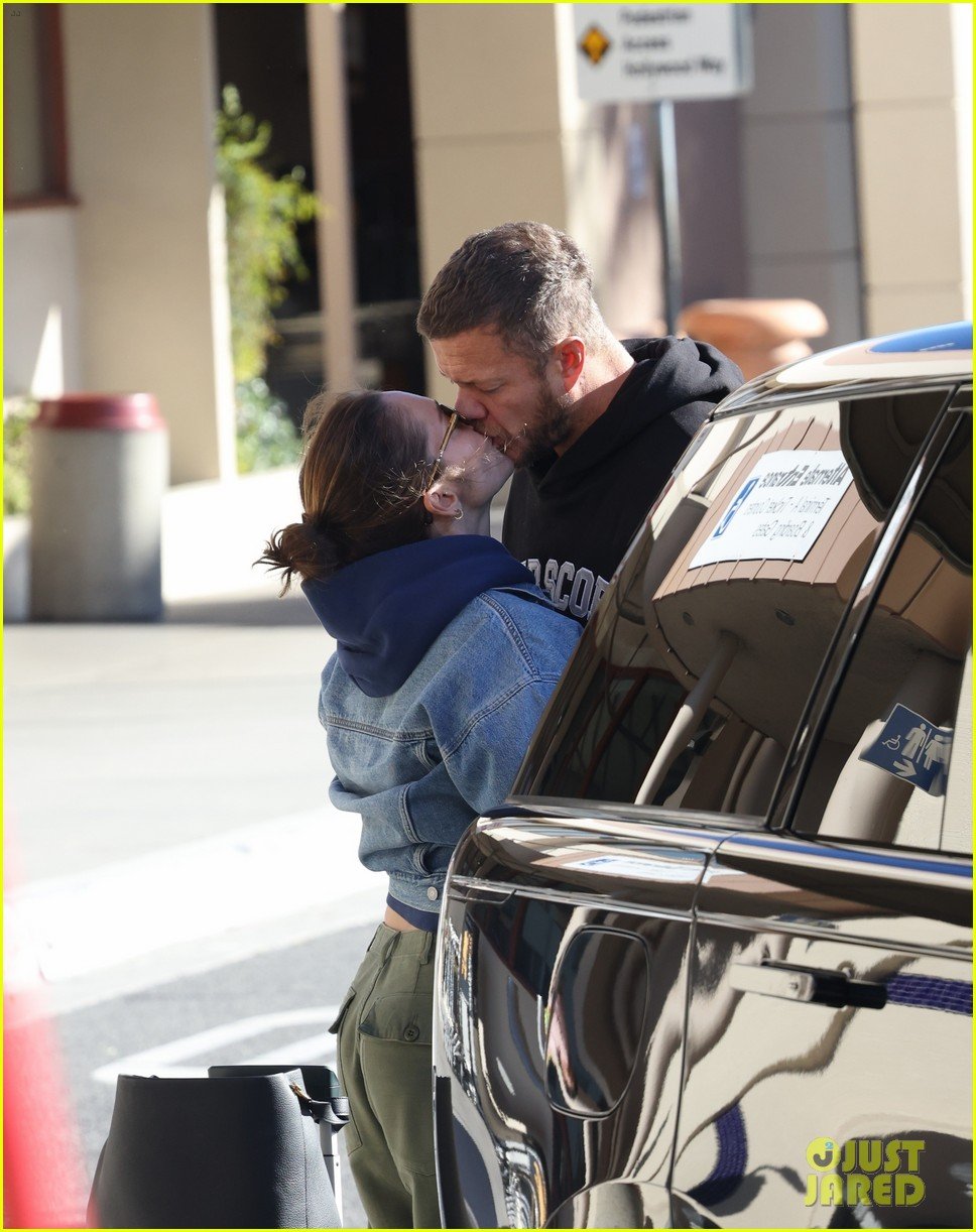 Minka Kelly & Dan Reynolds Share Emotional Kiss Goodbye at the Airport dan minka 025261374