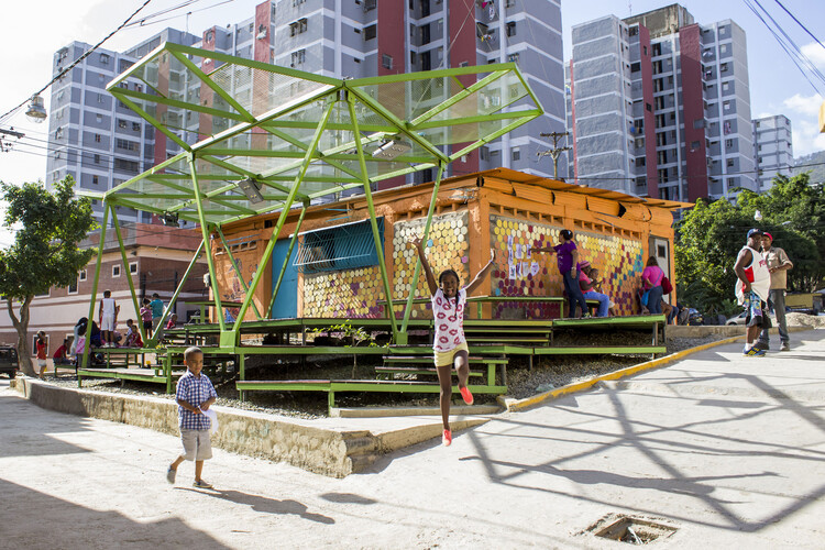 From the Courtyard to the Neighborhood: Latin American Lessons on Collective Placemaking - Image 1 of 10