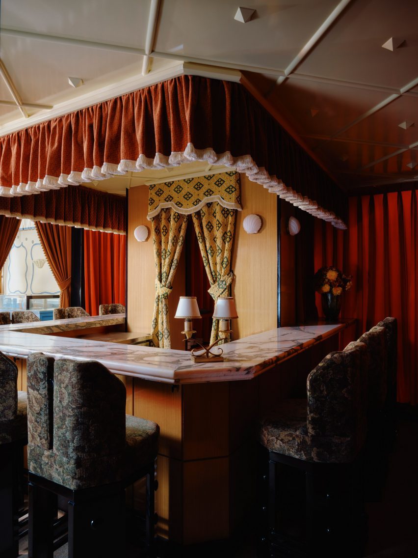 Seated bar with stone counter