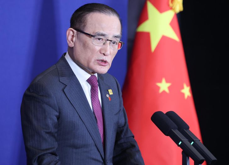 National Security Adviser Wi Sung-lac speaks during a press briefing on President Lee Jae Myung's summit with Chinese President Xi Jinping at a hotel in Beijing, Monday. Yonhap