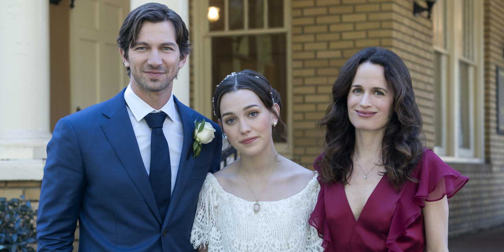 Elizabeth Reaser, Victoria Pedretti, and Michiel Huisman in The Haunting of Hill House