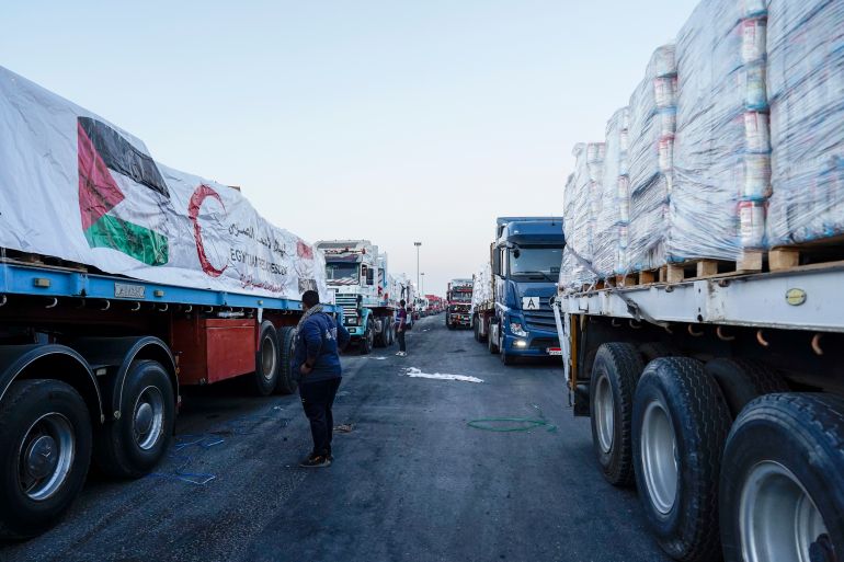 epa12466582 Humanitarian aid trucks queue to enter the Rafah border crossing, between Egypt and the Gaza Strip, in Rafah, North Sinai, Egypt, 20 October 2025. Aid deliveries to Gaza have resumed since the ceasefire agreement between Israel and Hamas went into effect on 10 October 2025. EPA/STRINGER