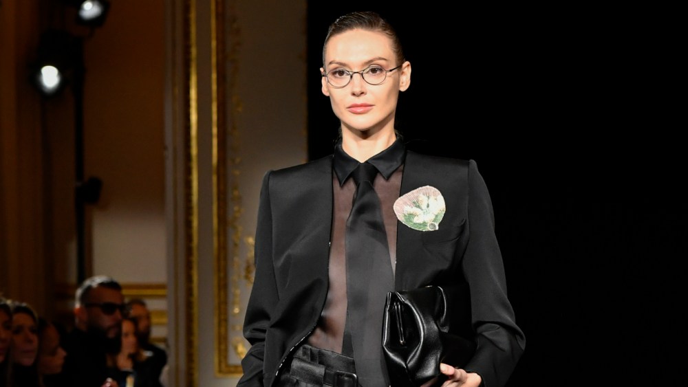 Armani Privé Spring 2026 Couture Runway, Fashion Show & Collection Review