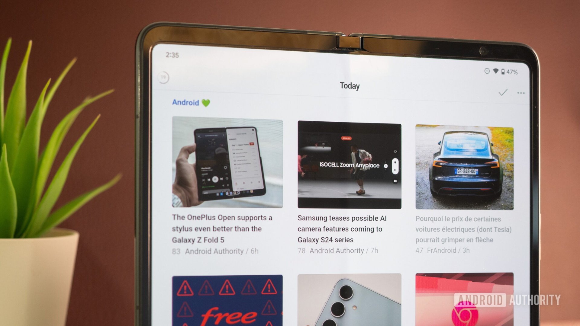 google pixel fold inner display feedly 2