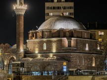 Low light, telephoto cameras: Honor Magic8 Pro (7.4x) - 170mm, f/2.6, ISO 4000, 1/11s (4080x3072px) - Honor Magic8 Pro vs. Oppo Find X9 Pro vs. vivo X300 Pro