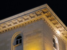 Low light, telephoto cameras: Oppo Find X9 Pro (6x) - 140mm, f/2.1, ISO 3200, 1/20s (4096x3072px) - Honor Magic8 Pro vs. Oppo Find X9 Pro vs. vivo X300 Pro