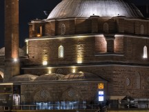 Low light, telephoto cameras, 10x: vivo X300 Pro - 242mm, f/2.7, ISO 5650, 1/14s (4080x3072px) - Honor Magic8 Pro vs. Oppo Find X9 Pro vs. vivo X300 Pro