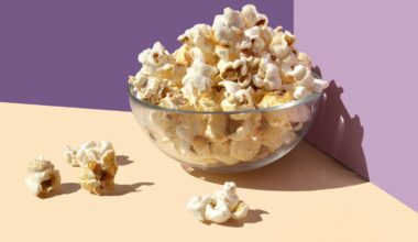 10 Healthiest Snacks for Curbing Hunger Between Meals, According to Dietitians