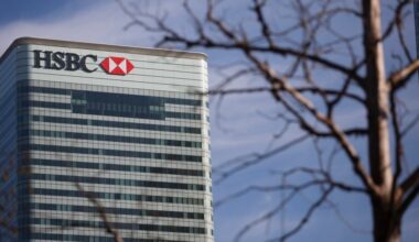 HSBC and ING are bullish on Greece