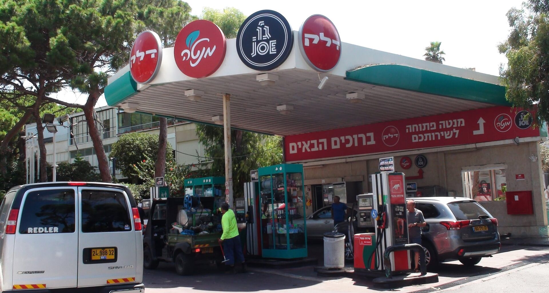 Delek Israel makes $594 million bid for Hot Mobile