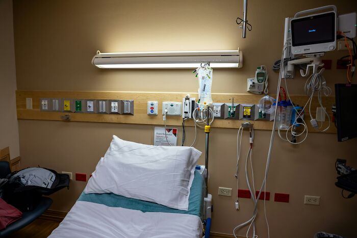 Hospital patient bed with medical equipment in a room, depicting patients leaving against medical advice situations.