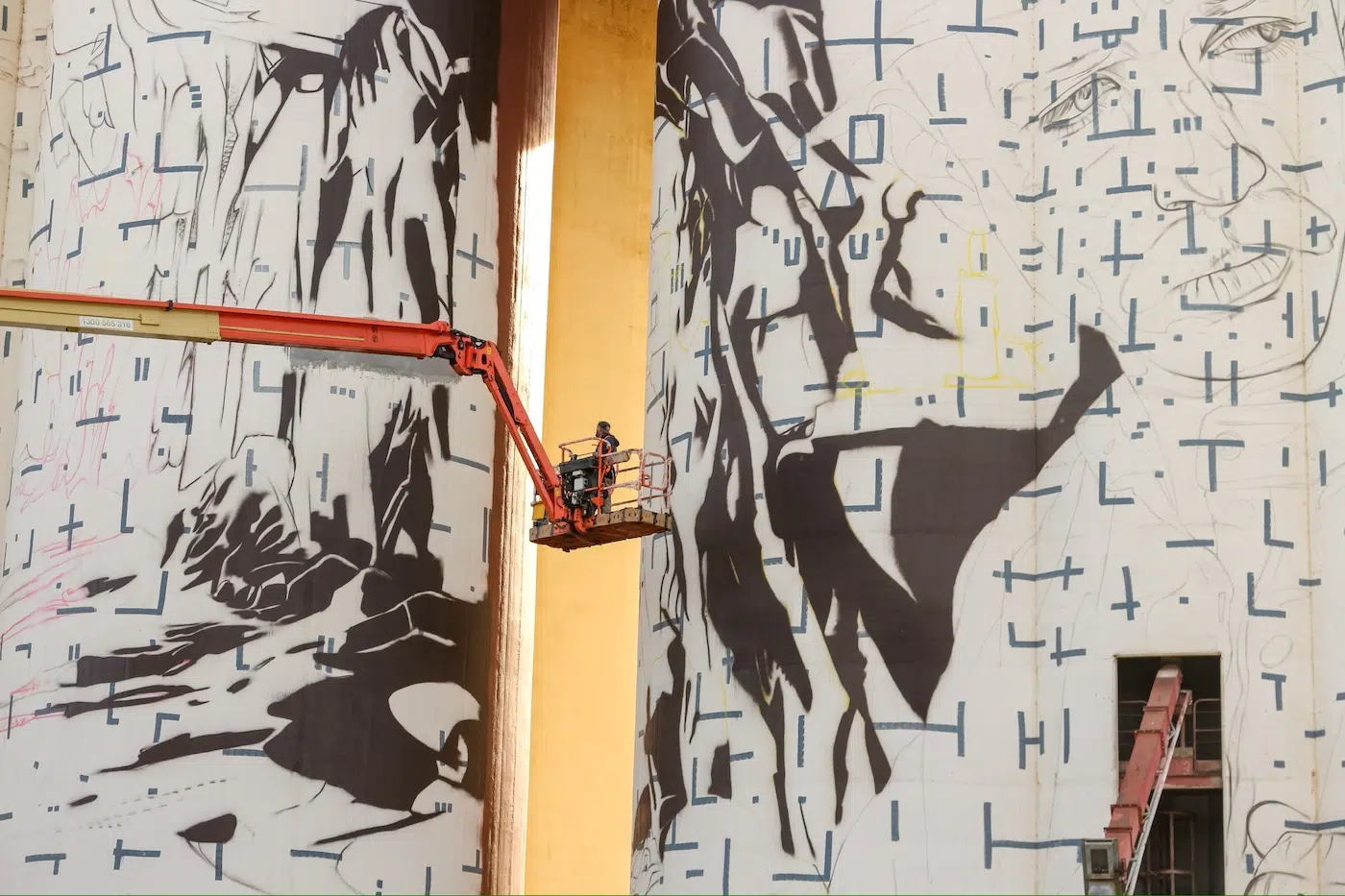 Kapunda Silo Mural by Smug