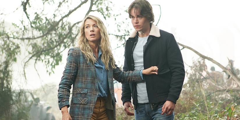 Natalie Zea and Jack Martin looking panicked in La Brea