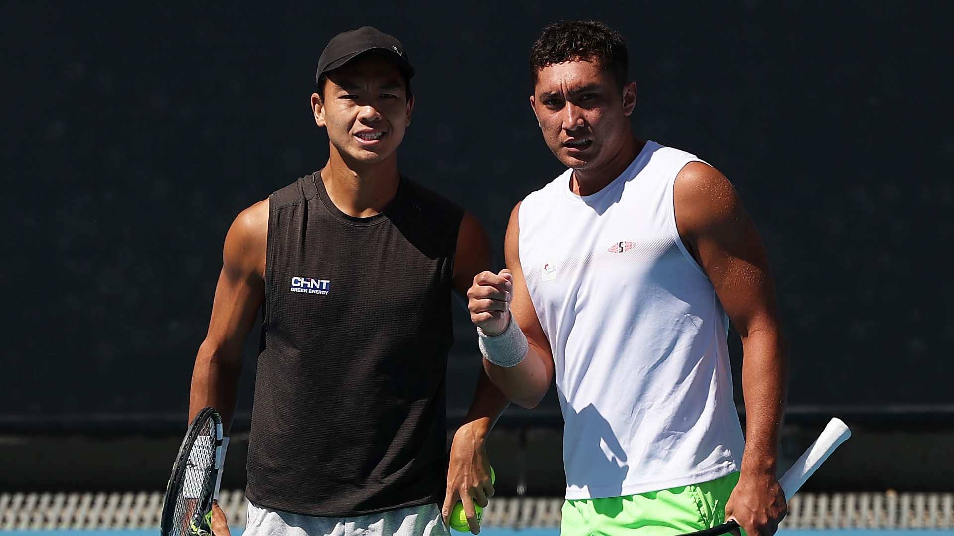 Li Tu and James McCabe defeat top seeds Julian Cash and Lloyd Glasspool at the Australian Open.