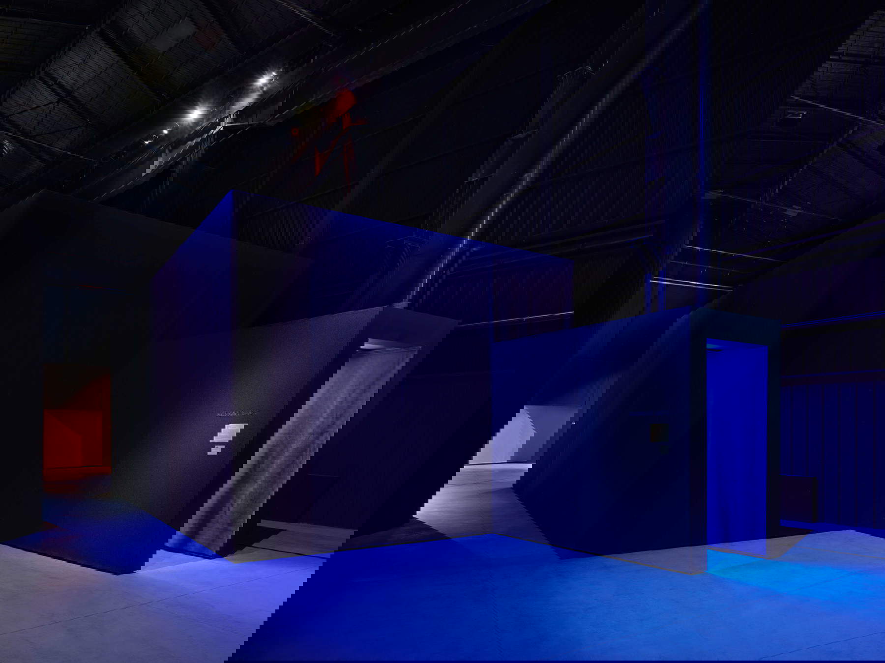 Exhibition layouts of the exhibition Nan Goldin. This Will Not End Well © Nan Goldin, courtesy of the artist, Gagosian and Pirelli HangarBicocca, Milan. Photo: Agostino Osio