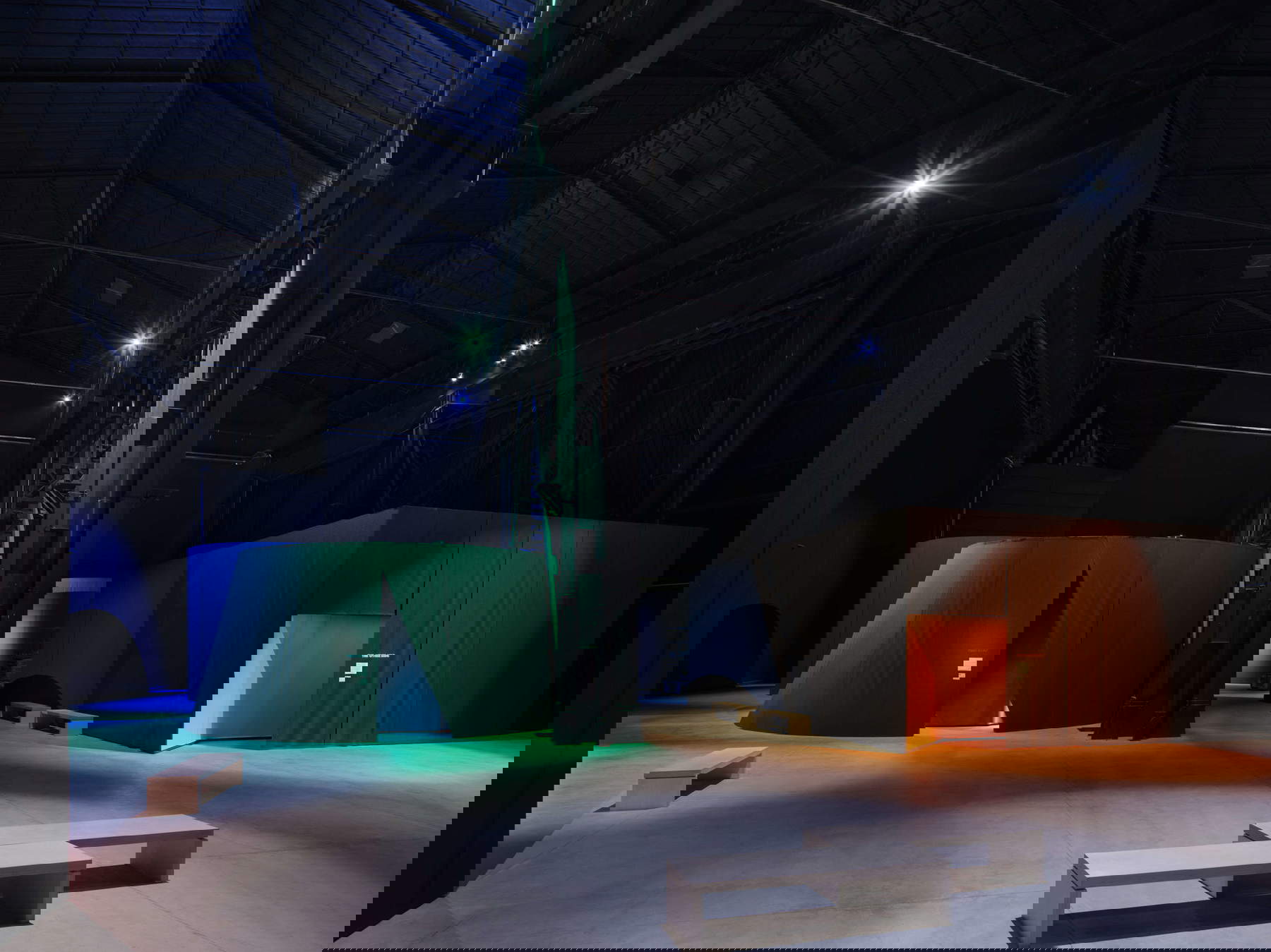 Exhibition layouts of the exhibition Nan Goldin. This Will Not End Well © Nan Goldin, courtesy of the artist, Gagosian and Pirelli HangarBicocca, Milan. Photo: Agostino Osio