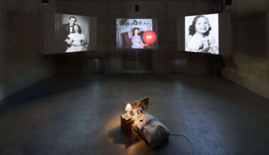 Nan Goldin, when life becomes image. What the HangarBicocca exhibition looks like.