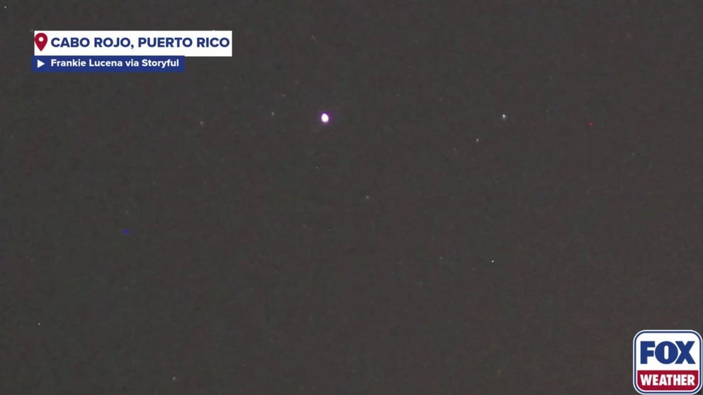 SKY BLAZE ☄️: Skywatchers in Puerto Rico witness a fragment meteor zip across the sky. Witnesses said it looked like a fireball.
