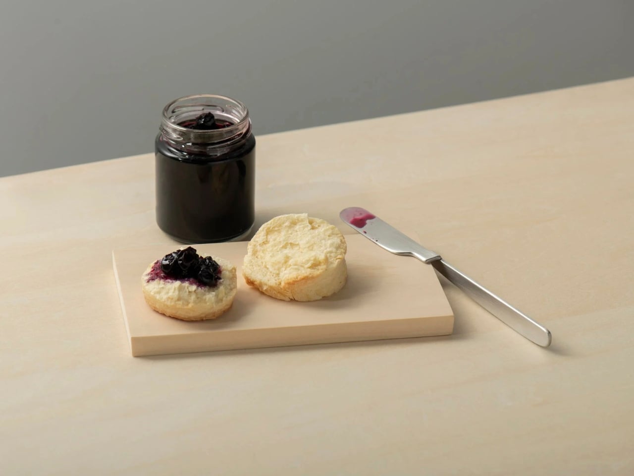 This Folded Knife Design Challenges 400 Years of Tableware