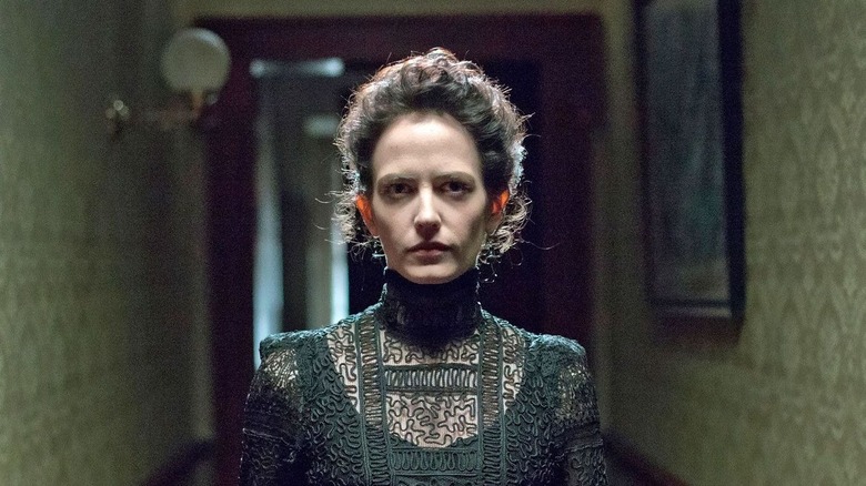 Vanessa Poole (Eva Green) walks down a hallway on Penny Dreadful