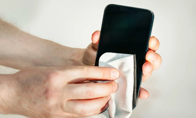 Your smartphone may carry 10 times more bacteria than toilet seats. How often should you clean it?