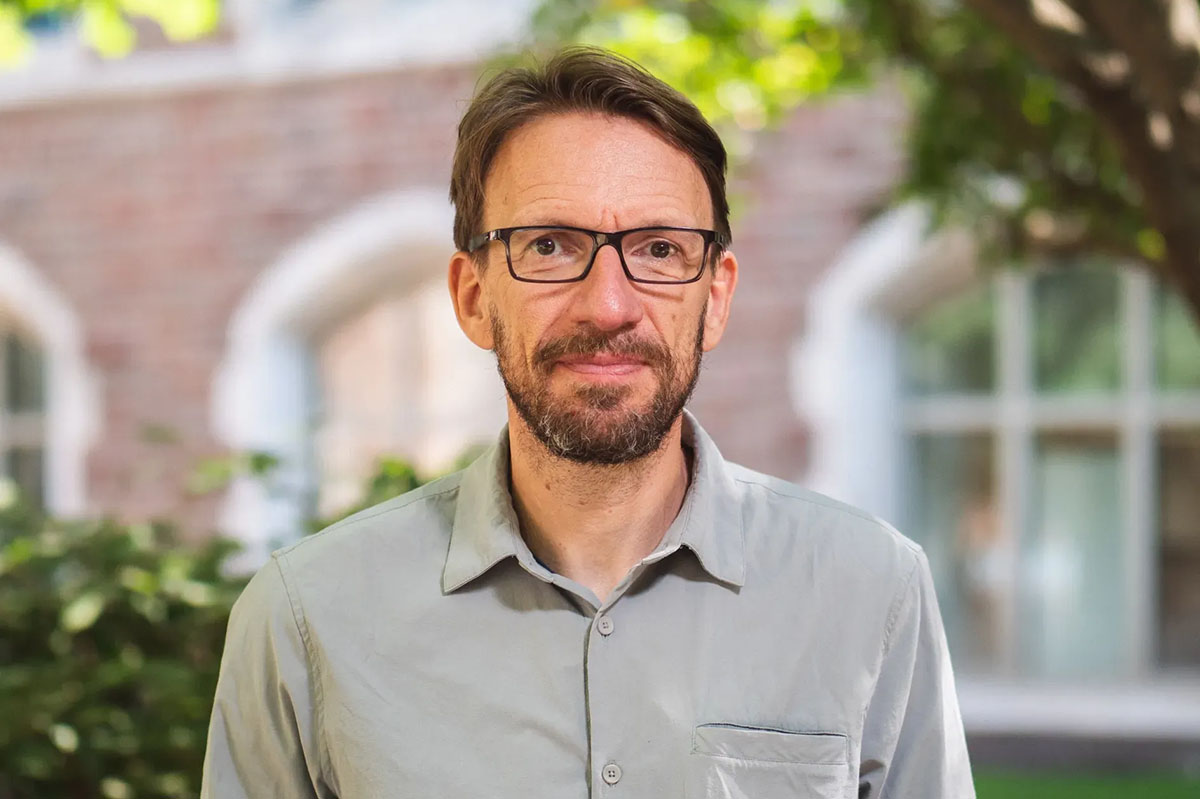 Krawczynski wins prestigious award from the American Astronomical Society - The Source