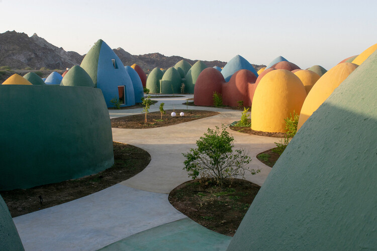 Revisiting 2025: 20 Classic Projects and Defining Stories in Architecture - Image 11 of 23