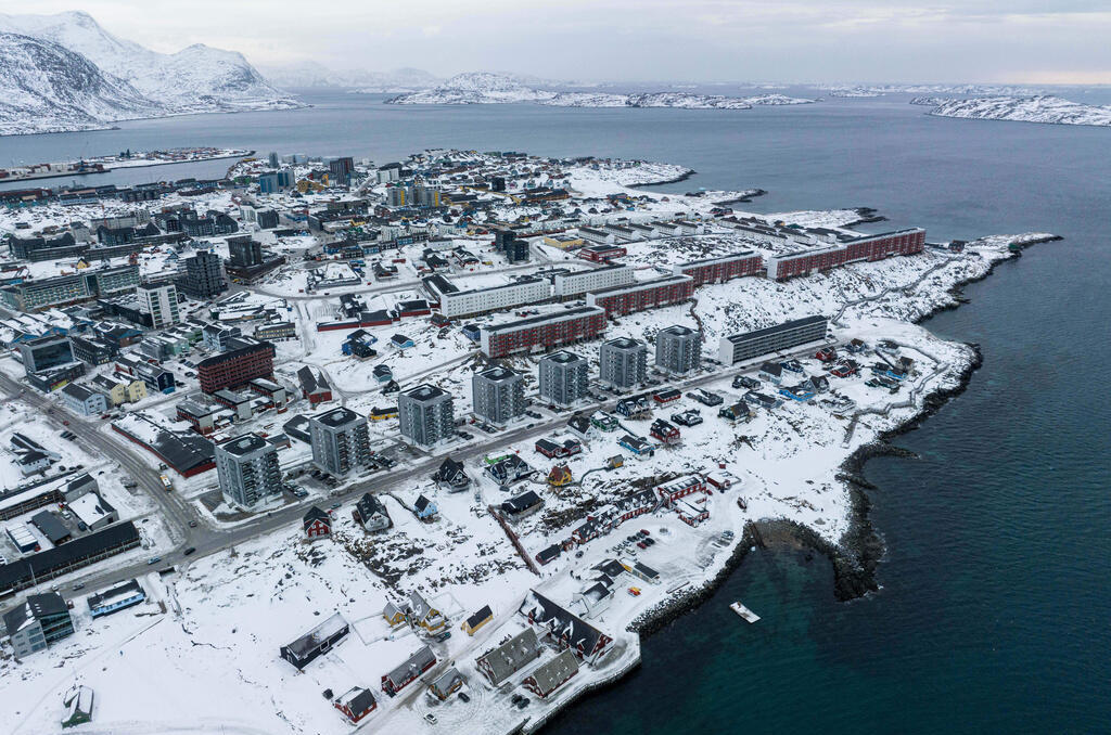 Nuuk, the capital of Greenland, located on the coastline (Photo: Evgeniy Maloletka/AP) נוק, עיר הבירה של גרינלנד, הממוקמת על קו החוף