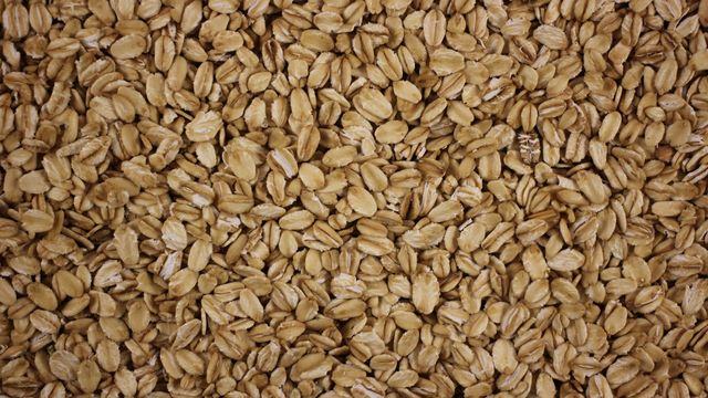 Short-Term Oatmeal Diet Reduces Cholesterol Level