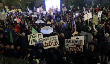 Families of fallen soldiers protest draft exemption