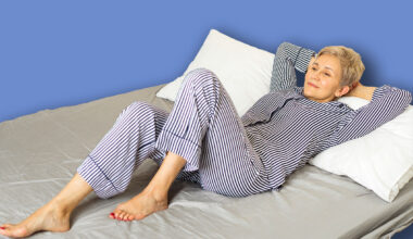 Bed Routine for Hip Strength After 65: 8 Minutes