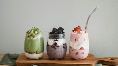 Smoothies can secretly rack up your calorie intake. Read more to find out how! (Pexel)