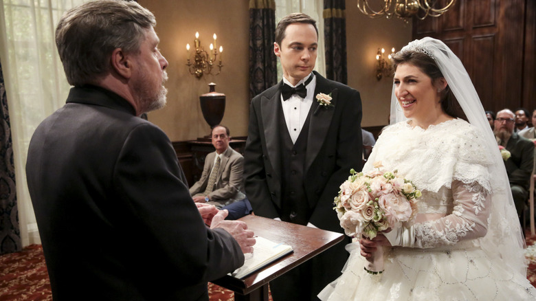 Mark Hamill officiating Amy and Sheldon's wedding on The Big Bang Theory