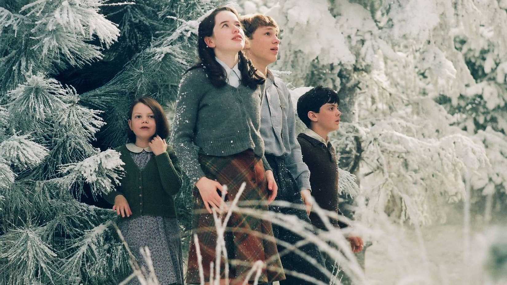 Anna Popplewell, Skandar Keynes, Georgie Henley, and William Moseley in The Chronicles of Narnia: The Lion, the Witch and the Wardrobe