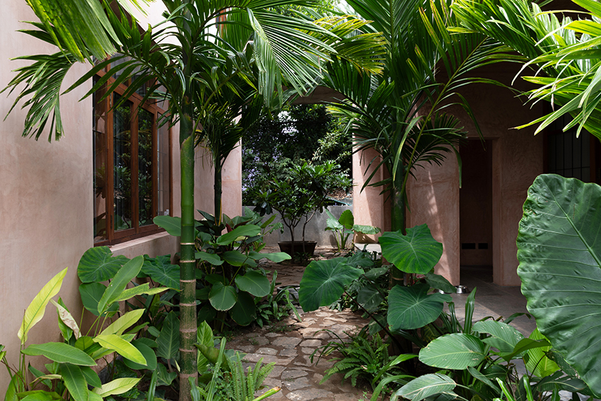 four spatial sequences compose indian residence anchored in memory