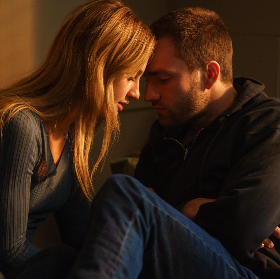 tell me lies “lightning strikes” episode 101 lucy starts her freshman year at baird college, where an unexpected turn of events during welcome week flips her life upside down. lucy (grace van patten) and stephen (jackson white), shown. (photo by: josh stringer/hulu)