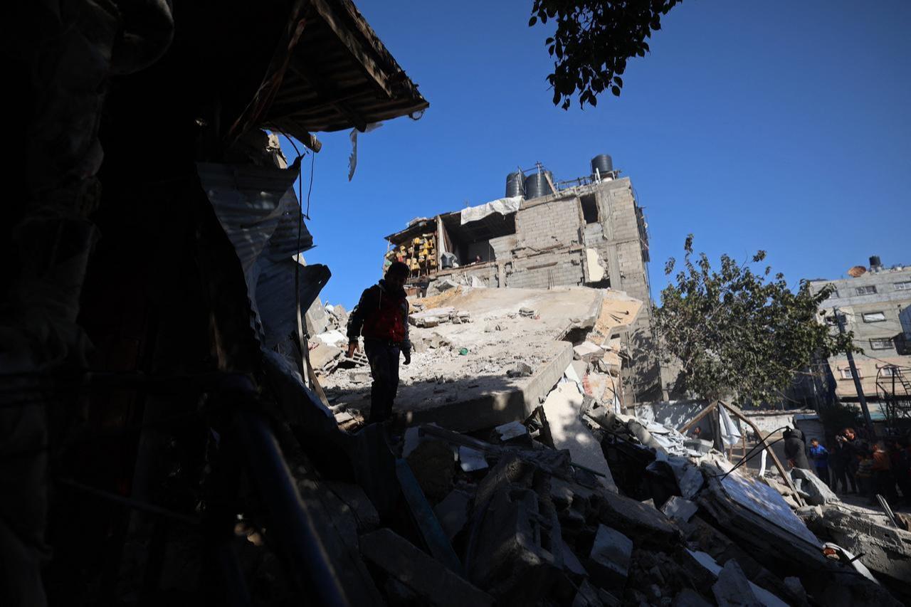 A Palestinian boy walks through the debris of a collapsed house that was previously damaged by an Israeli strike, at the Maghazi refugee camp in the central of Gaza Strip, January 5, 2026. (AFP Photo)