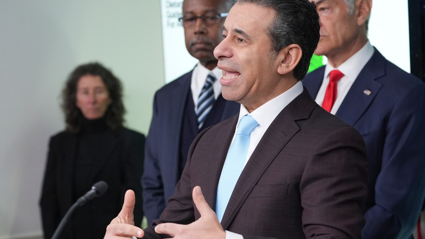 FDA commissioner's drug review plan sparks alarm