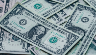 Greenback Drops to Lowest Since 2022 After Trump Embraces Weaker Dollar