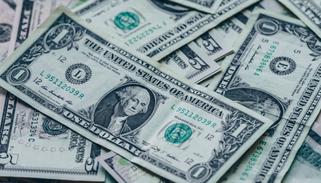 Greenback Drops to Lowest Since 2022 After Trump Embraces Weaker Dollar