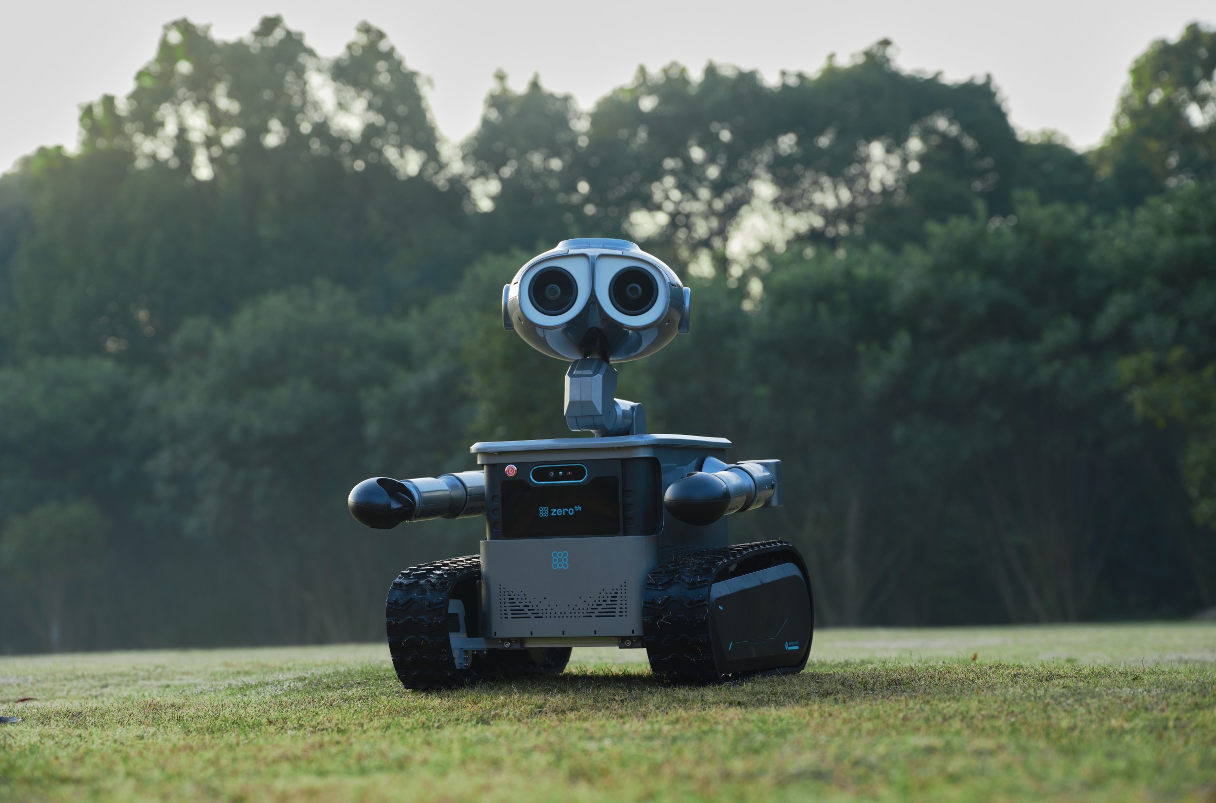 Zeroth’s W1 robot outside.