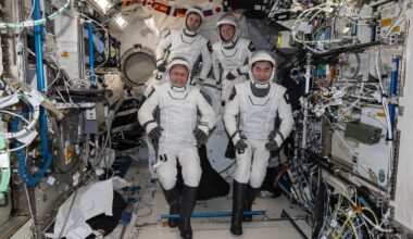NASA sends 4 astronauts back to Earth in first medical evacuation