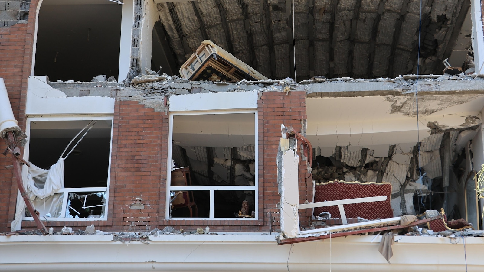 Blast in Iran port city kills 1, wounds 14 before Strait of Hormuz naval drill watched by US