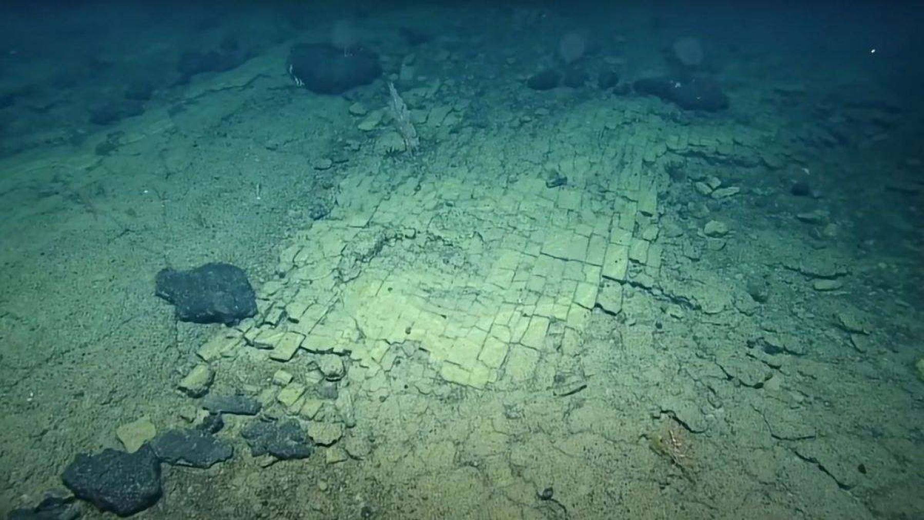 Goodbye to the idea that the ocean floor is uniform—scientists discover a 'yellow brick road' under the Pacific
