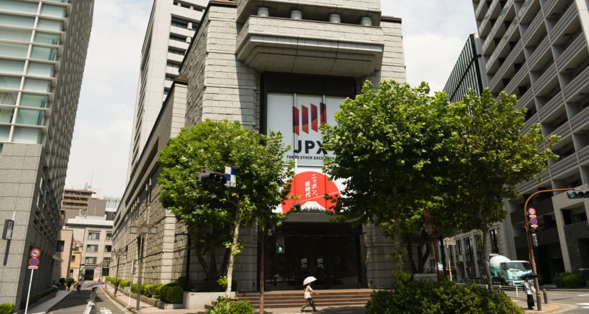 Asia markets make cautious start, oil rises on U.S.-Iran talks